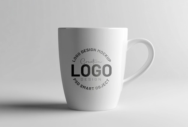 Modelo de caneca de café branca com design de logotipo