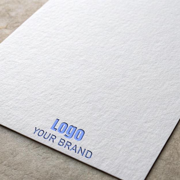 Modelo de logotipo de textura de papel branco gravado