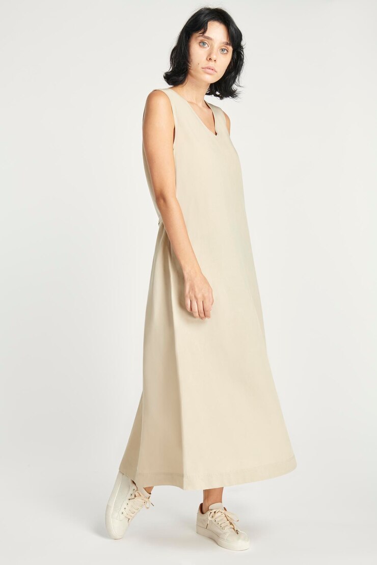 PSD modelo de roupa de verão de vestido longo mínimo