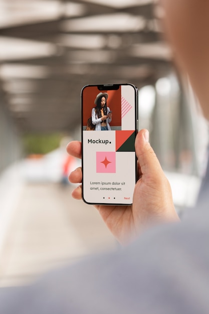 Modelo de smartphone em mão
