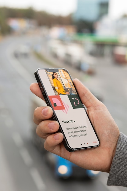 Modelo de smartphone em mão
