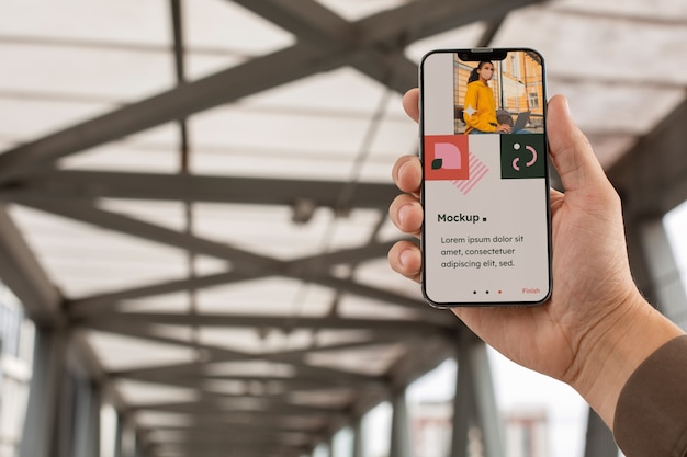 Modelo de smartphone em mão