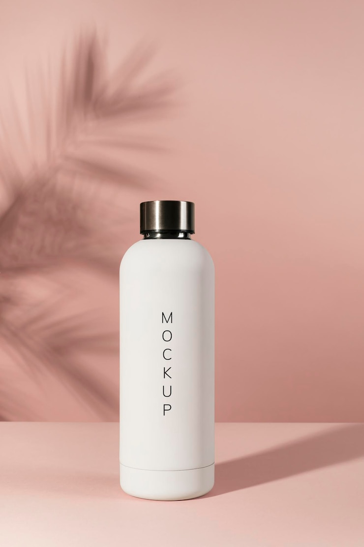 PSD modelo de diseño mínimo de botella de agua reutilizable