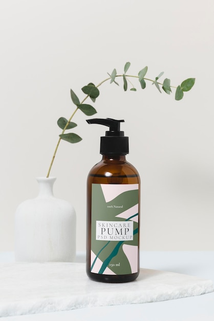 Modelo de etiqueta psd botella de bomba marrón embalaje de productos de belleza diseño de marca empresarial