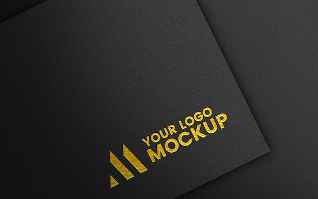 Modelo de logotipo de oro de lujo grabado en papel negro