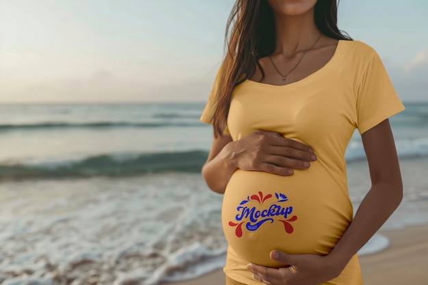 PSD modelo de mujer con ropa de maternidad