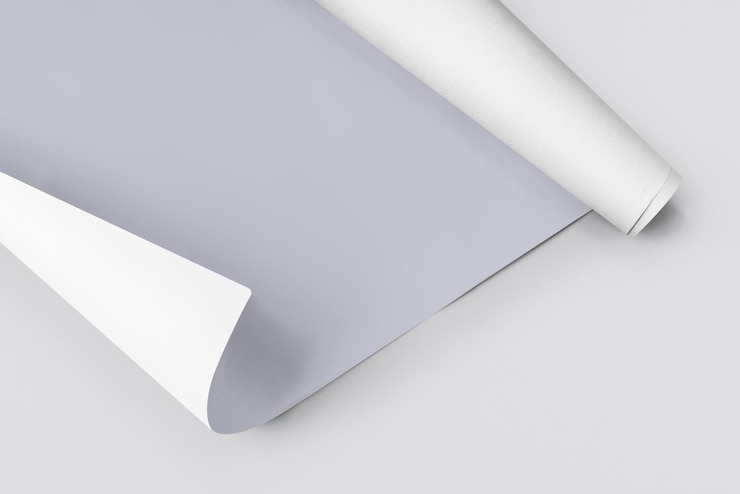 PSD modelo de papel de gráfico enrollado púrpura gris en blanco sobre un fondo gris