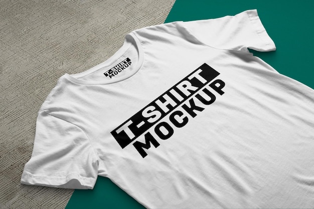 Modelo realista de camiseta com cor e fundo editáveis