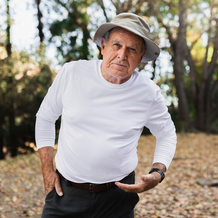 PSD modelo de ropa para hombres mayores psd minimal y aventura