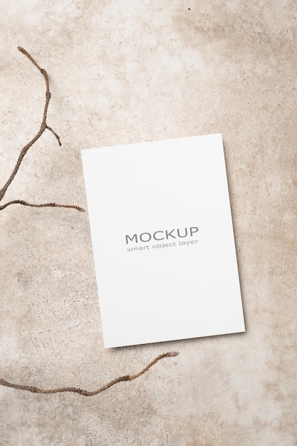 Modelo de tarjeta de invitación de papel de moda con espacio para copiar