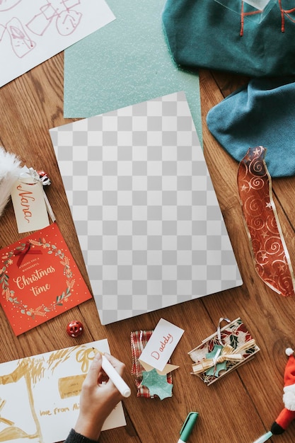 Modelo de tarjeta de Navidad png en piso de madera papelería festiva