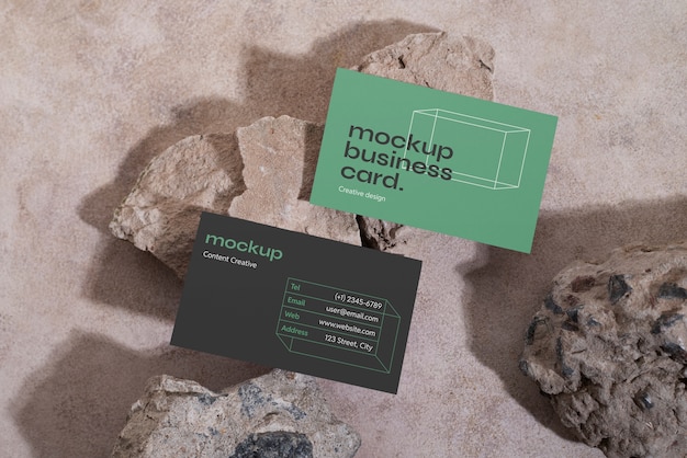 Modelo de tarjeta de visita en lo alto de las rocas