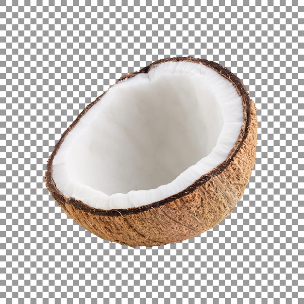 Morceaux de noix de coco mûre fraîche à moitié coupés sur fond transparent