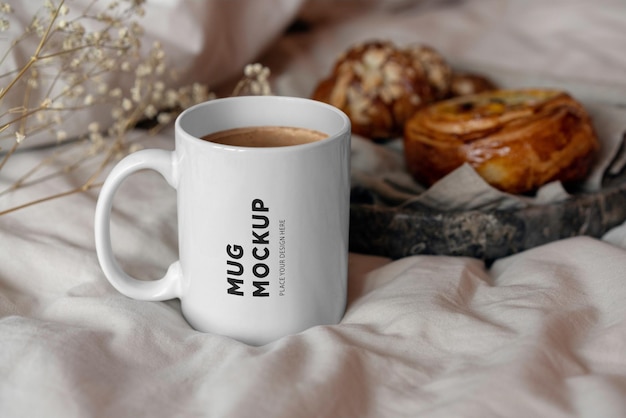 Mug mockup con galleta