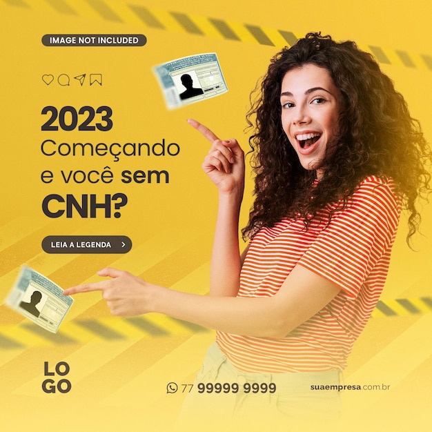 PSD una mujer apuntando a una cámara con un cartel que dice '2022 ena cnn' on it
