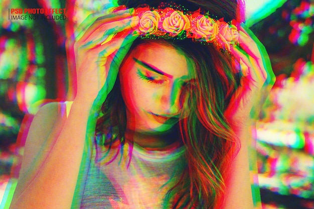 una mujer con una corona de flores en la cabeza está usando una cinta para la cabeza