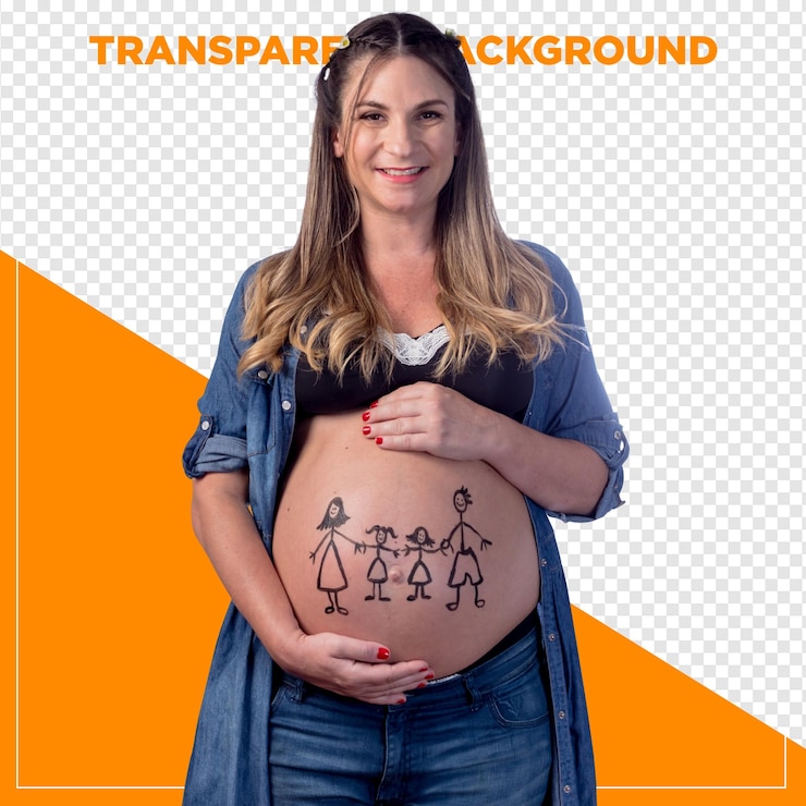 PSD mujer embarazada feliz con la mano en el vientre con papel tapiz transparente