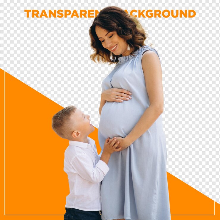 PSD mujer embarazada recibiendo el afecto de su hijo con fondo transparente