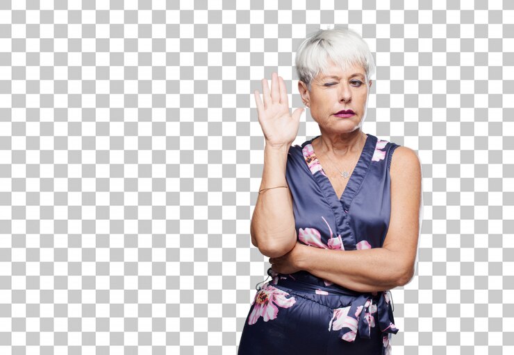 PSD mujer fría mayor que presta atención, intenta escuchar y escuchar lo que se dice, prestando atención.