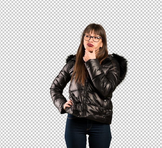 PSD mujer con gafas pensando