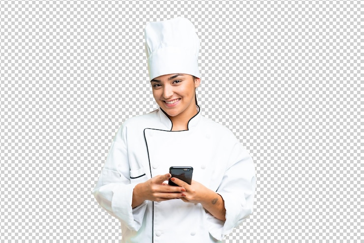 PSD mujer joven chef sobre fondo de llave cromada aislada enviando un mensaje con el móvil