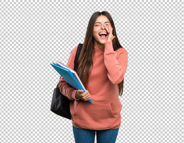 Mujer joven estudiante sosteniendo cuadernos gritando y anunciando algo