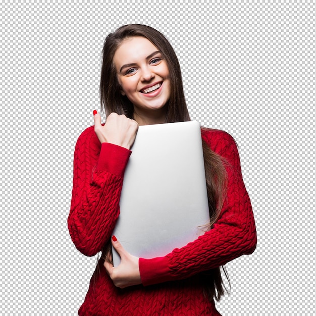Mujer joven de pie y sosteniendo una computadora portátil chica joven feliz usando su computadora portable aislada en la pared blanca