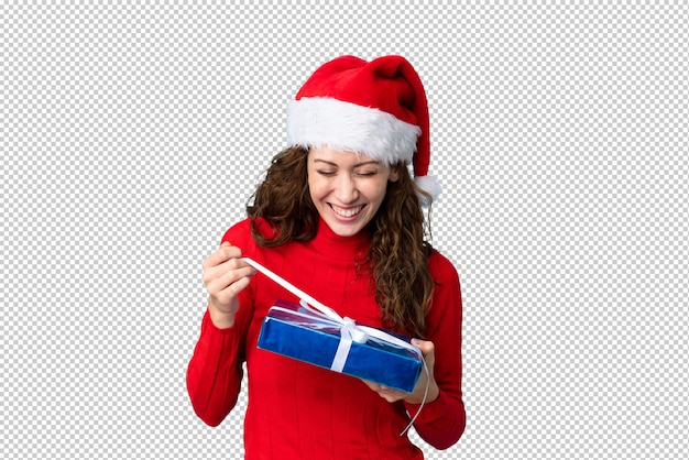 Mujer joven con sombrero de navidad