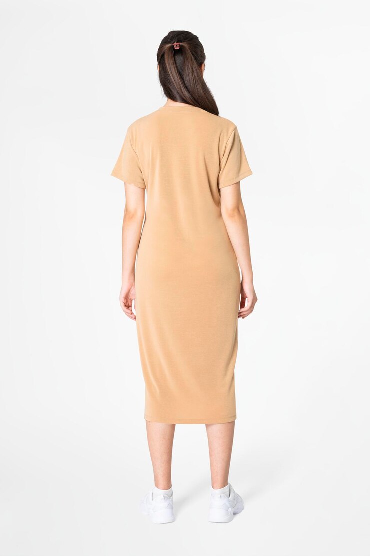 PSD mujer maqueta psd en camiseta marrón vestido casual vestido moda cuerpo completo vista trasera