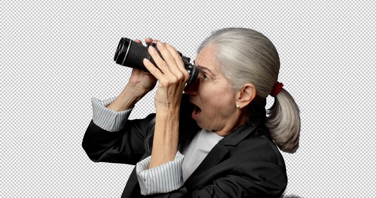 PSD mujer de negocios de mediana edad con binoculares