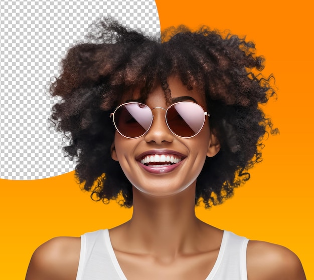 PSD una mujer con peinado afro sonriendo y con gafas de sol