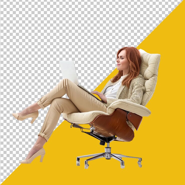 La mujer de PSD está leyendo un libro mientras está sentada en una silla con fondo transparente