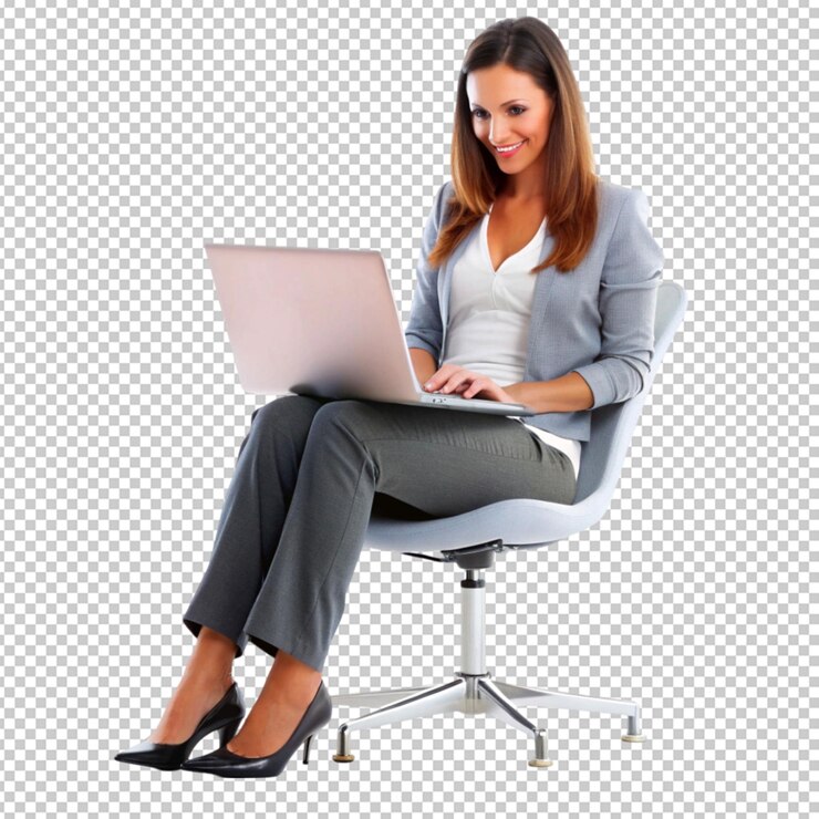 PSD mujer sentada en una silla usando una computadora portátil aislada sobre un fondo transparente