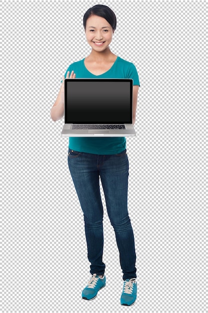 una mujer sosteniendo una computadora portátil con la pantalla hacia arriba