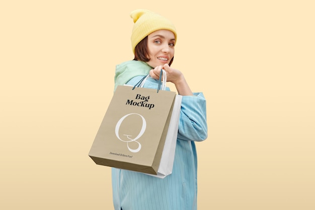 Mujeres con mockup de bolsas de papel