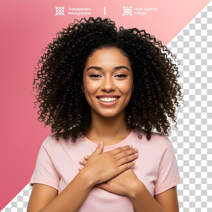 PSD mulher afro sorridente com como maos no peito sorridente mulher afro com mãos no peito