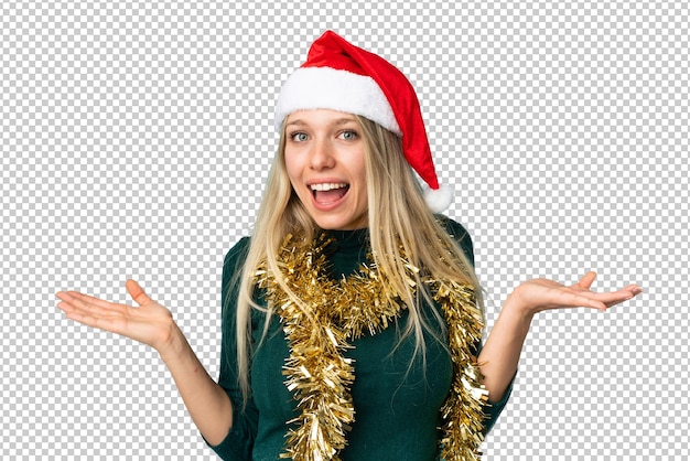 PSD mulher bonita com chapéu de natal isolada