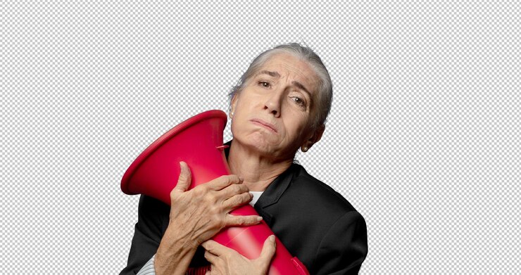 PSD mulher de meia-idade com um megafone.