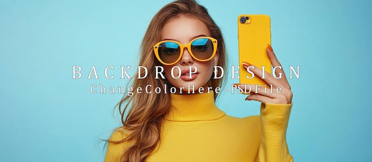 PSD mulher de roupa amarela tirando uma selfie com um telefone amarelo