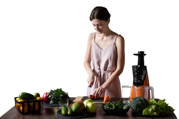 Mulher de tiro médio com comida saudável