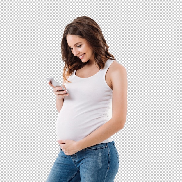 Mulher grávida alegre a conversar por telemóvel