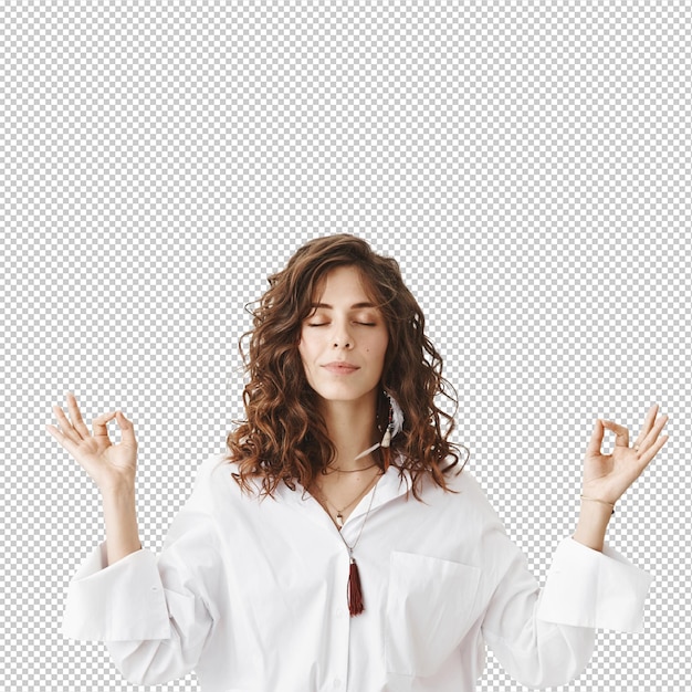 Mulher jovem e elegante a meditar, a praticar yoga e a respirar.