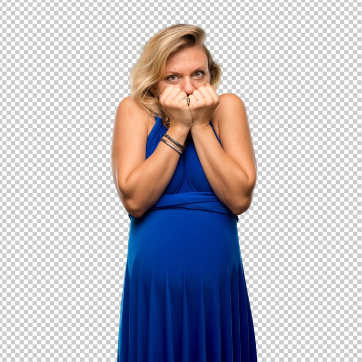 PSD mulher loira grávida com vestido azul é um pouco nervoso e com medo