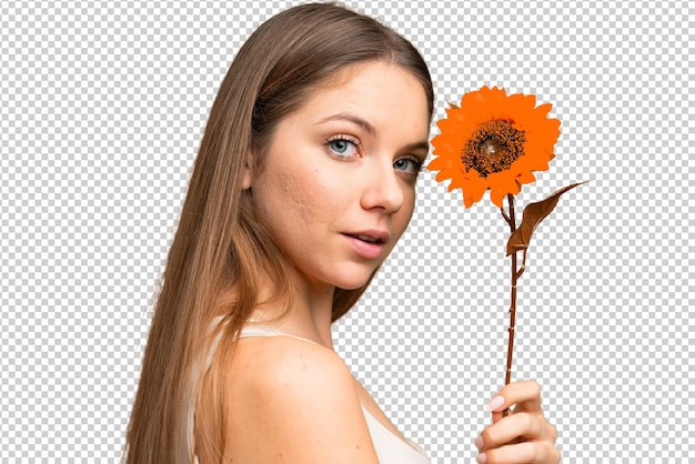 Mulher loira jovem sobre fundo de chave de croma isolado segurando um girassol Retrato em close-up