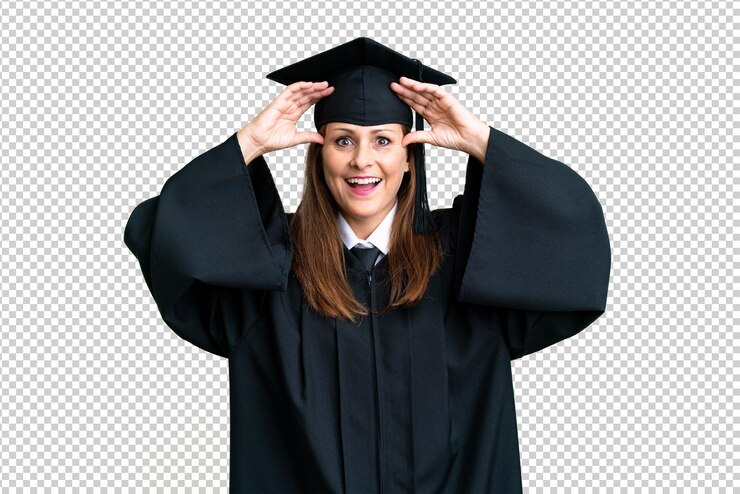 PSD mulher pós-graduação da universidade de meia-idade sobre fundo isolado com expressão de surpresa