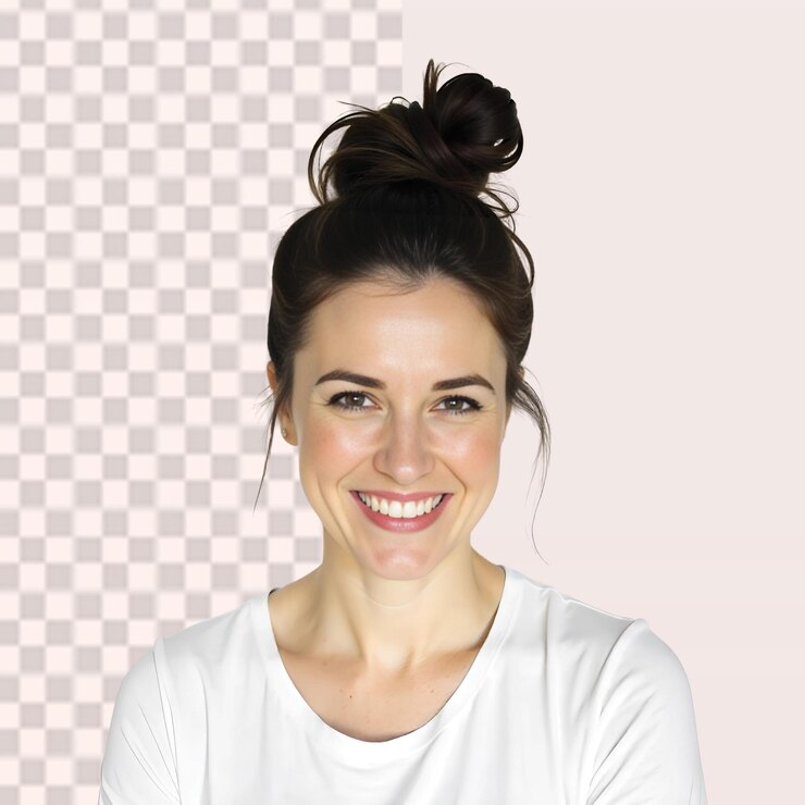 PSD mulher sorridente com cabelo e camiseta branca olhando para a câmera