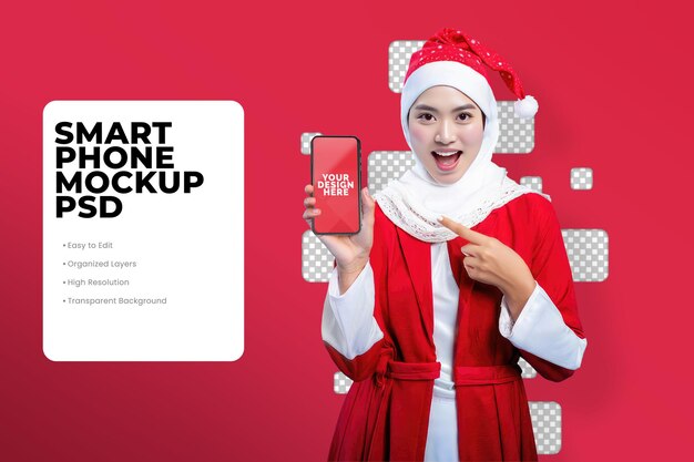 mulher sorridente em vestido de Papai Noel segurando um modelo de smartphone