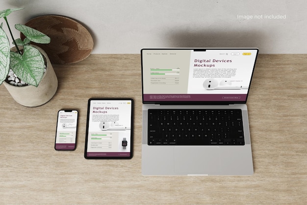 Multi-geräte setzen mockup auf den tisch