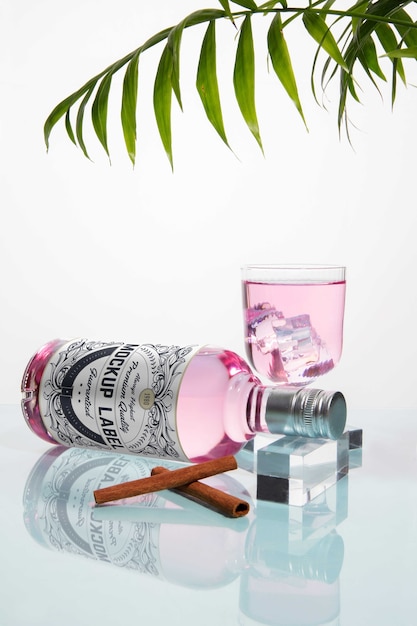 Nature Morte De Bouteille De Gin Avec Maquette D'étiquette