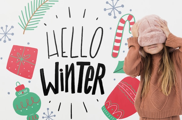 Nettes Mädchen mit Winterhintergrund